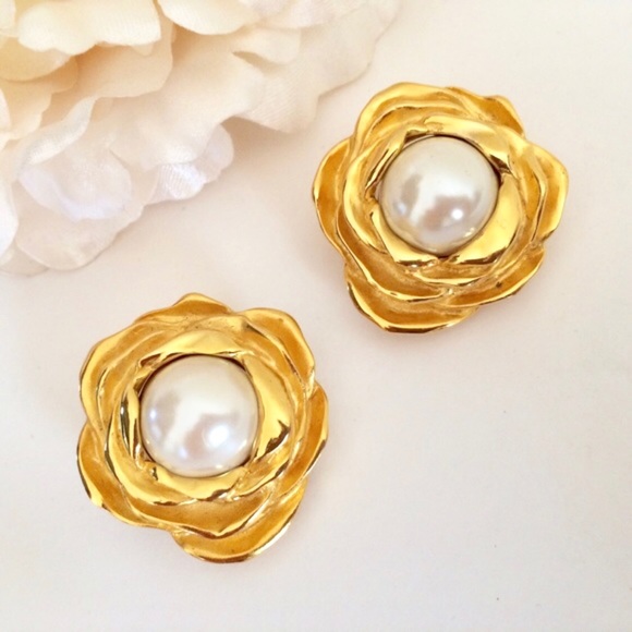 GIVENCHY Runway Couture Flower Pearl Earrings RARE - Picture 2 of 4